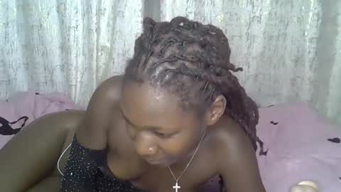 queenluiza199400 online show from May 22, 9:32 pm