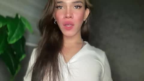 QUEEN online show from December 17, 1:12 am