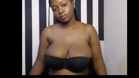 Snapshot of queenofalltest chatting on October 16, 12:32 am Zoey online show from October 16, 12:32 am
