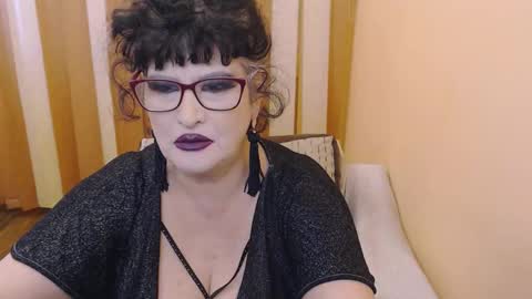 Snapshot of queenofsin chatting on March 2, 2:21 pm queenofsin online show from March 2, 2:21 pm