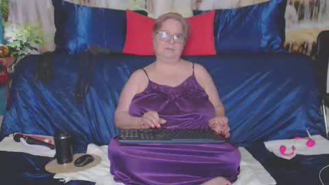 QueenPammy online show from April 22, 6:31 am