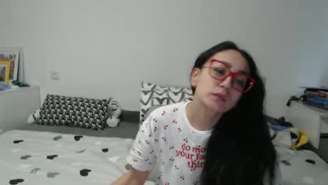 queensofiaqueen online show from April 19, 7:09 am