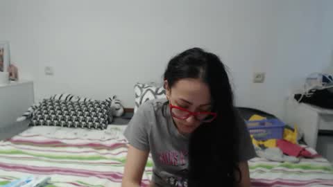 queensofiaqueen online show from April 8, 7:55 am