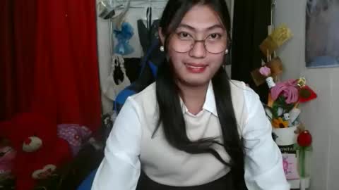 queensteffi online show from March 9, 6:45 pm