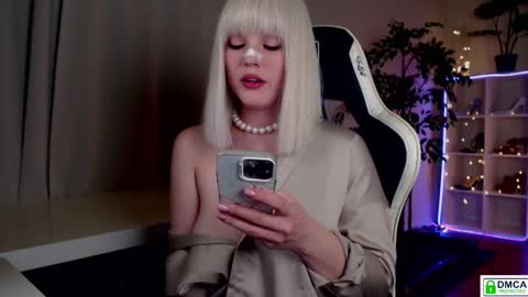 Queensy online show from March 1, 5:06 pm