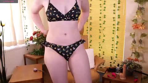 QuinnMonroe online show from June 8, 11:55 am