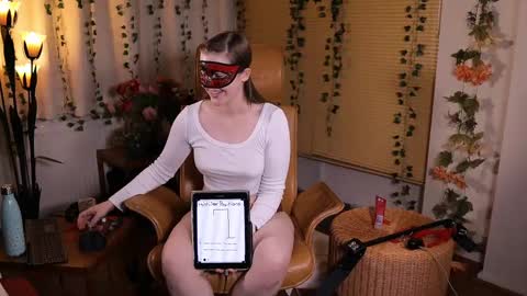 QuinnMonroe online show from February 18, 8:14 pm