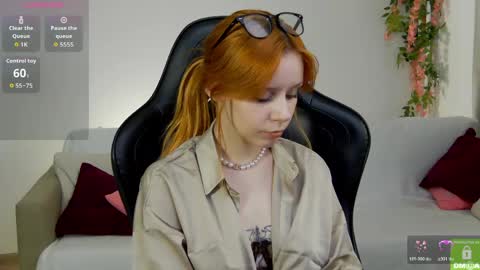 rachel__lips online show from April 17, 9:00 am