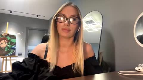 Mila online show from February 3, 2:32 pm