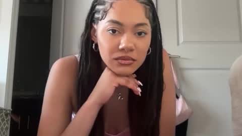 raevynfoxe online show from April 21, 11:56 pm