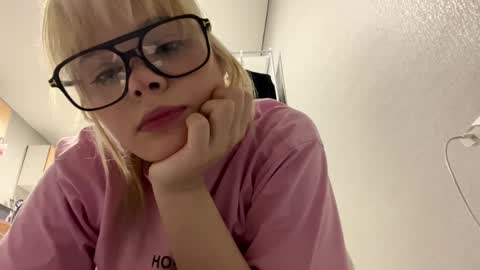 Eshly online show from April 13, 12:31 pm