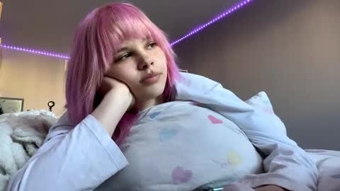 Eshly online show from April 28, 11:03 am