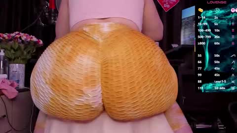 Laura online show from December 5, 4:12 am