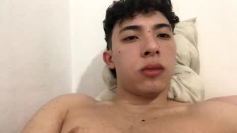 ramiroo2312 online show from December 2, 2:32 am