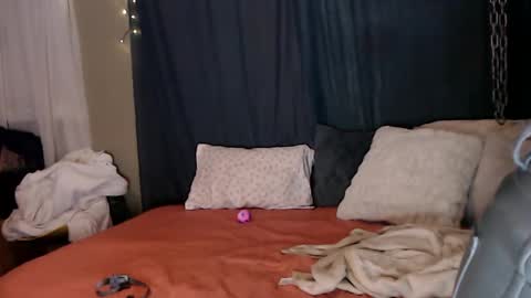    RAMONA Q   online show from December 20, 5:36 am