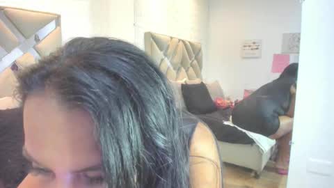 Raquel Moore  online show from January 8, 7:20 pm