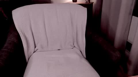Snapshot of raven_feathers chatting on October 18, 11:09 pm Roxanneredlight59 online show from October 18, 11:09 pm