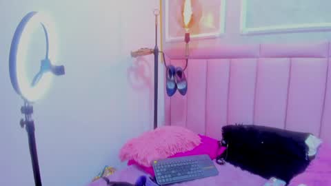 raven_loove online show from April 14, 7:50 pm