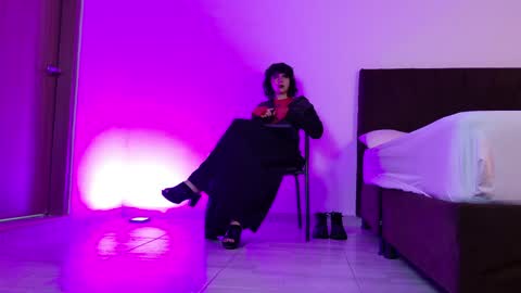   online show from April 22, 11:39 am