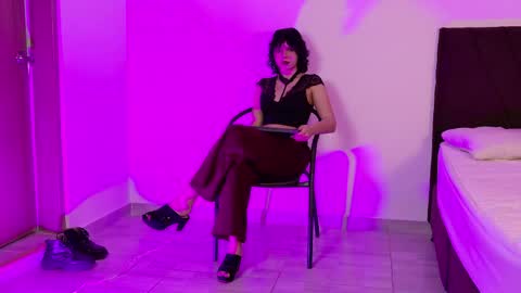   online show from April 21, 11:28 am