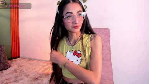 raven_smith_ online show from April 8, 5:32 am