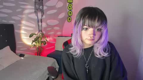 Snapshot of ravencollen chatting on October 20, 2:00 pm ravencollen online show from October 20, 2:00 pm