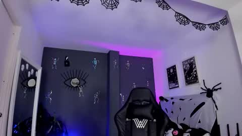 Raven Witch online show from October 29, 9:15 pm