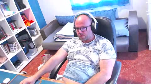 ravingr3d3 online show from May 24, 3:29 pm