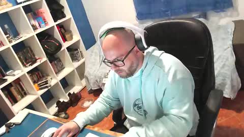 ravingr3d3 online show from March 3, 9:44 pm