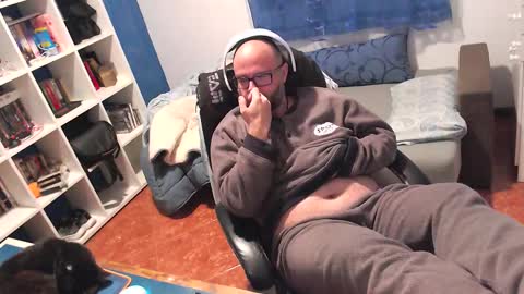 ravingr3d3 online show from March 16, 12:58 am