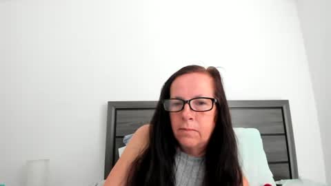 Ravishing Peach Goddess online show from April 15, 3:15 pm