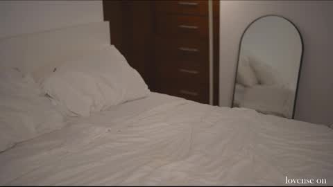 Rayvens online show from March 6, 6:40 pm