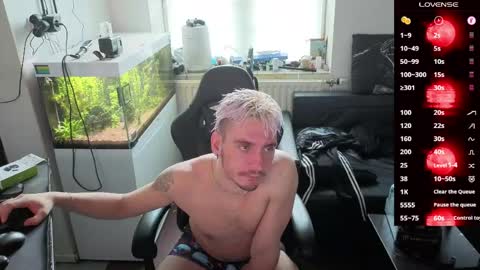 Rayzel online show from March 28, 4:19 pm