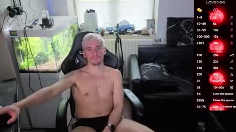 Rayzel online show from March 25, 5:31 pm