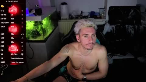 Rayzel online show from April 20, 10:57 pm