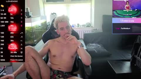 Rayzel White online show from June 22, 12:01 pm