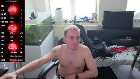 Rayzel White online show from May 9, 2:34 pm