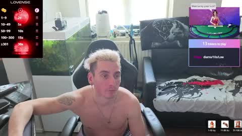 Rayzel White online show from May 11, 2:35 pm