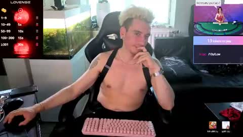 Rayzel White online show from July 1, 4:59 pm
