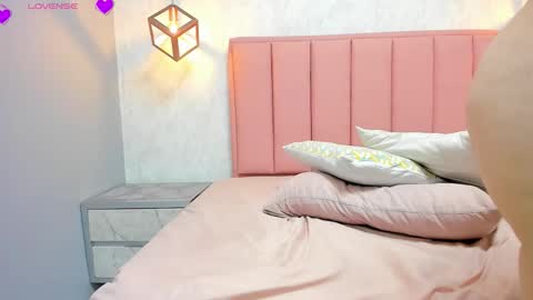 R E A C H E L online show from March 26, 4:07 am