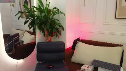 Cattleya Exposito  online show from April 12, 8:46 pm