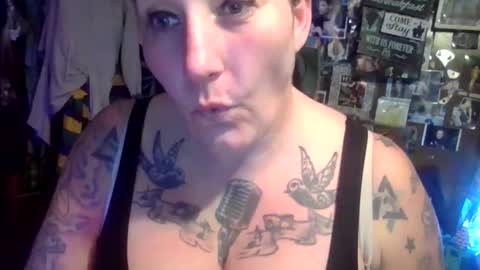 Snapshot of reallyredrum69th chatting on October 15, 7:00 am reallyredrum69th online show from October 15, 7:00 am