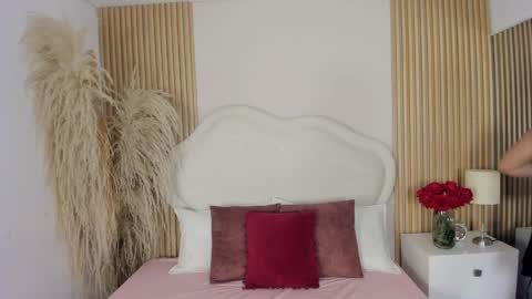 rebeca_taylor_ online show from April 5, 12:13 pm