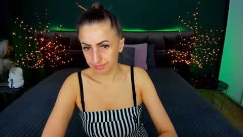 rebecca_diamonds online show from December 1, 6:44 am