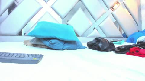 rebeccamitchell_ online show from April 19, 6:10 pm