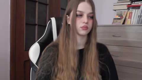 Lily online show from November 30, 2:51 am