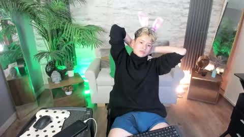 redhood_1_ online show from March 26, 5:24 am