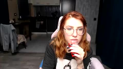 Snapshot of reginasmilee chatting on October 14, 12:02 am Regina online show from October 14, 12:02 am