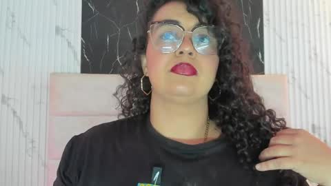 reginavegaa online show from April 8, 11:46 am