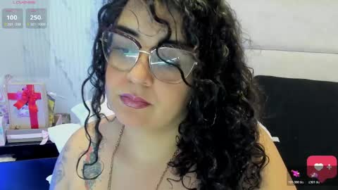 reginavegaa online show from June 3, 11:35 am